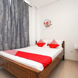 OYO 318 K1 UPN Rungkut Madya